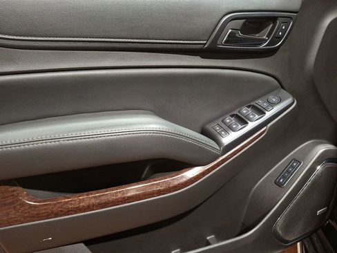 Used 2017 GMC Yukon SLT image 10