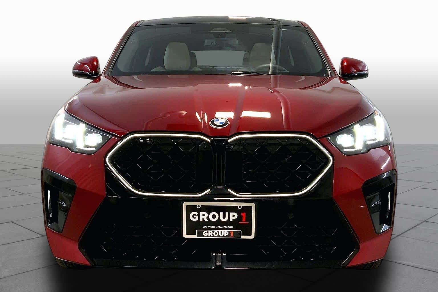 Used 2025 BMW X2 xDrive28i w/ Premium Package AWD/4WD image 3