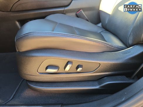 Used 2025 Cadillac XT5 Premium Luxury image 17