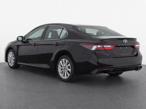 Used 2023 Toyota Camry SE FWD image 3