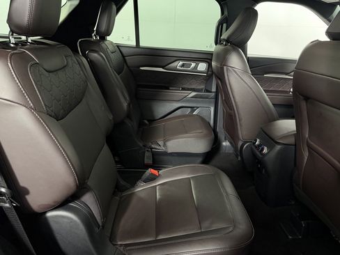 Used 2025 Ford Explorer Platinum w/ LUX Leather Package image 32