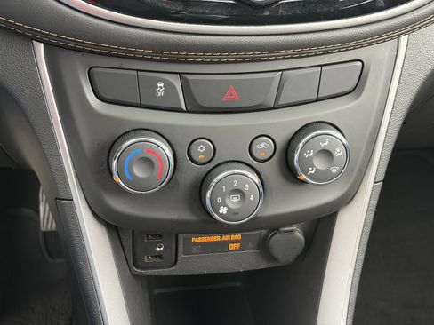Certified 2022 Chevrolet Trax LS w/ Tint and Cruise Package FWD image 29