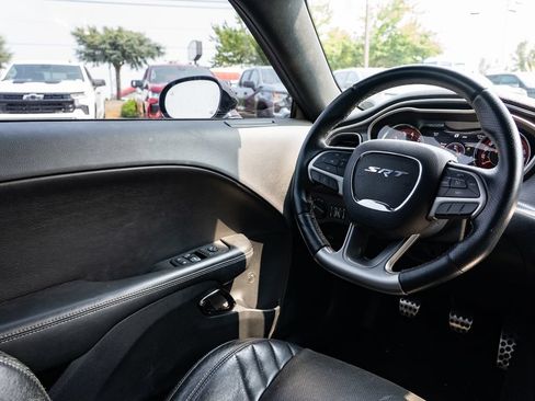 Used 2015 Dodge Challenger SRT Hellcat RWD image 12