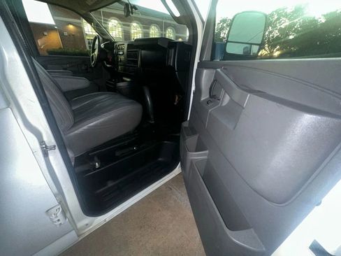 Used 2017 Chevrolet Express 2500 image 16