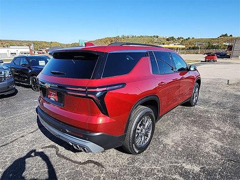 New 2026 Chevrolet Traverse LT image 8