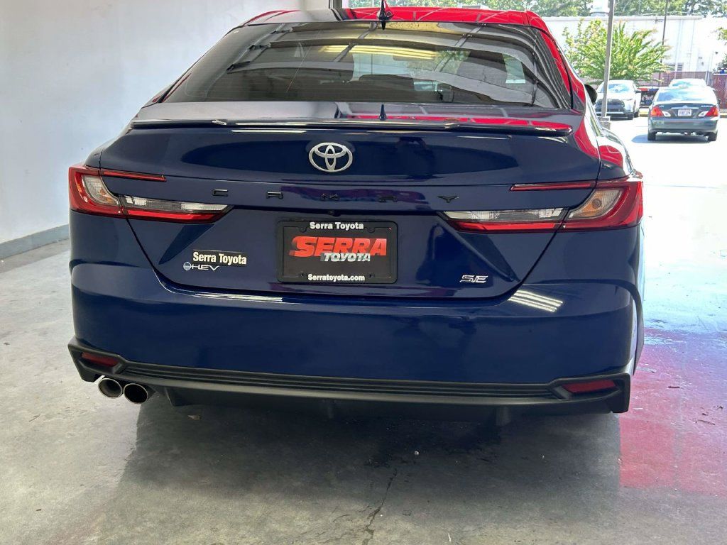 Used 2025 Toyota Camry SE FWD image 4