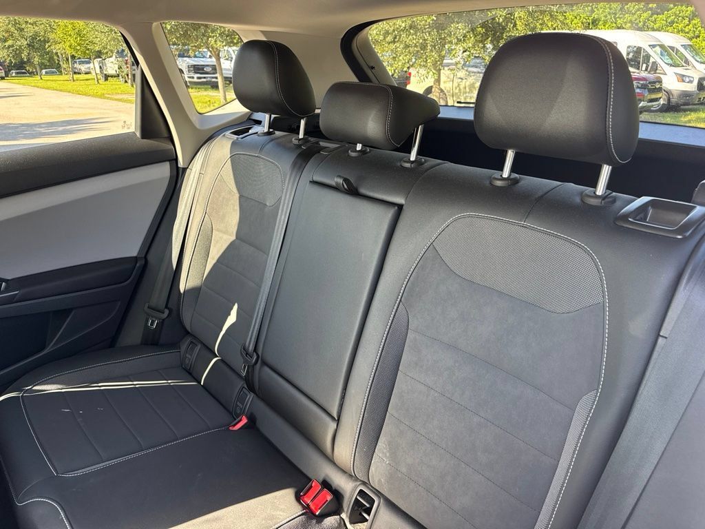 Certified 2023 Volkswagen Taos SE w/ Black Wheel Package FWD image 11