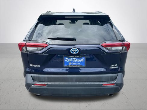 Used 2020 Toyota RAV4 XLE AWD/4WD image 8