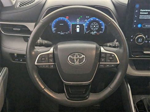 Used 2023 Toyota Highlander L image 9