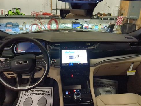 New 2025 Jeep Grand Cherokee L Limited w/ Luxury Tech Group II image 12