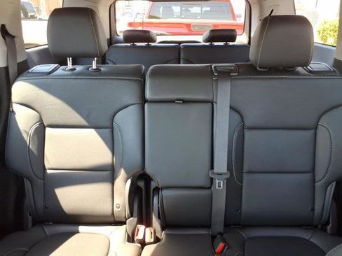 Used 2023 GMC Acadia SLT w/ Elevation Edition image 30