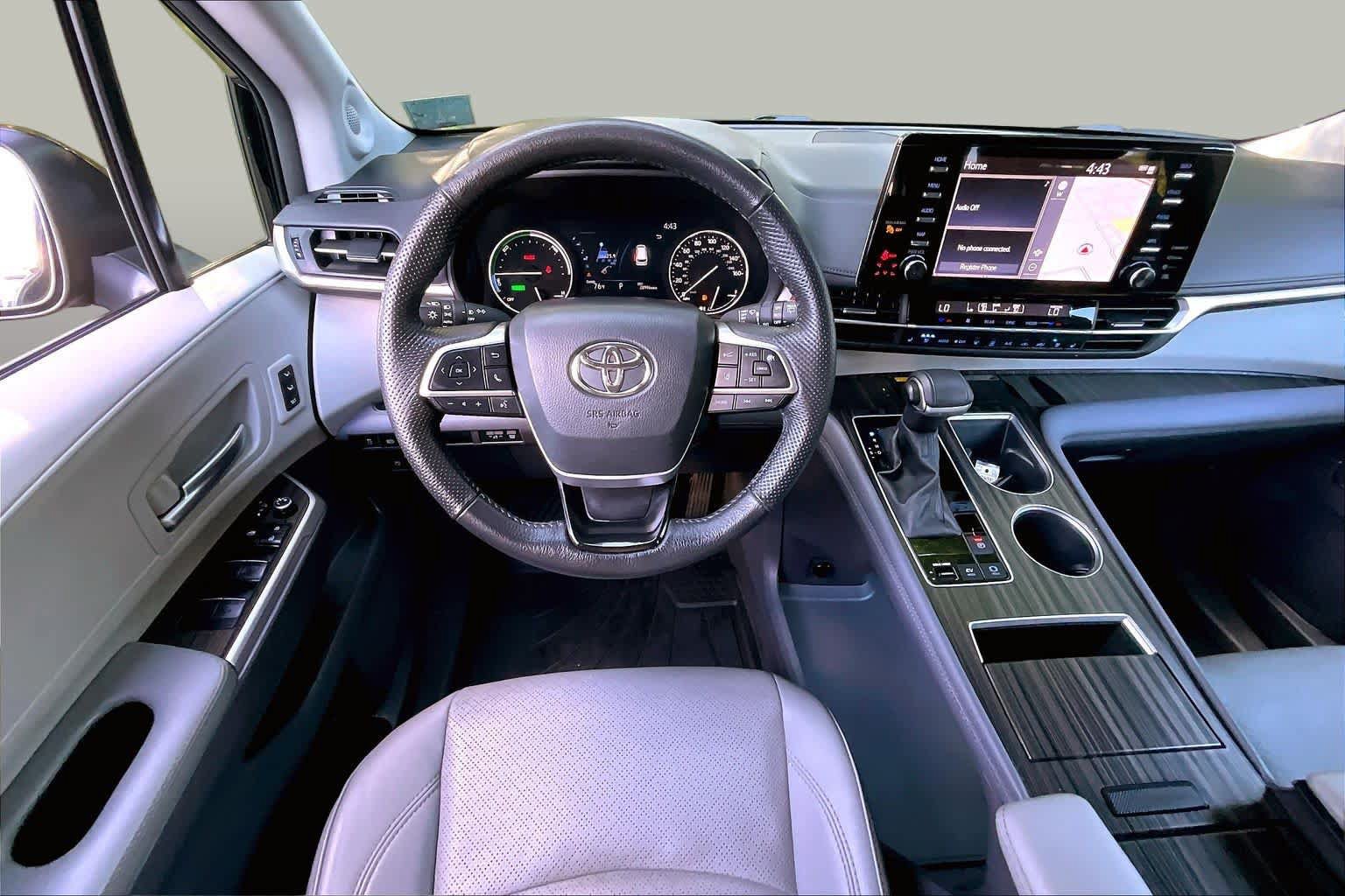 Used 2024 Toyota Sienna Limited AWD/4WD image 6