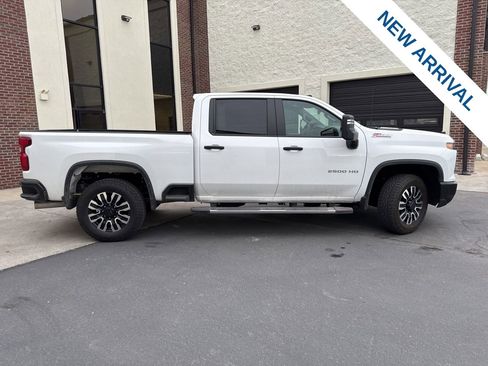 Used 2025 Chevrolet Silverado 2500 Custom w/ Custom Value Package image 8