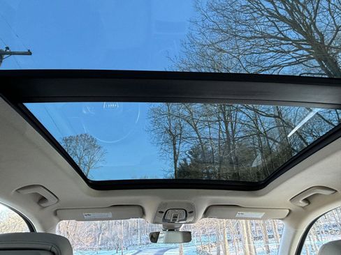 Used 2024 Audi Q5 Premium w/ Convenience Package image 37