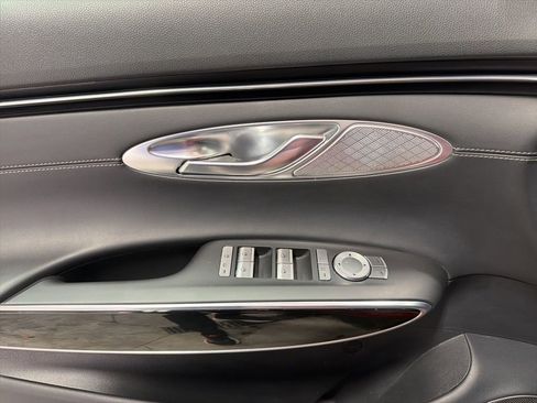 Used 2025 Genesis GV70 2.5T image 13