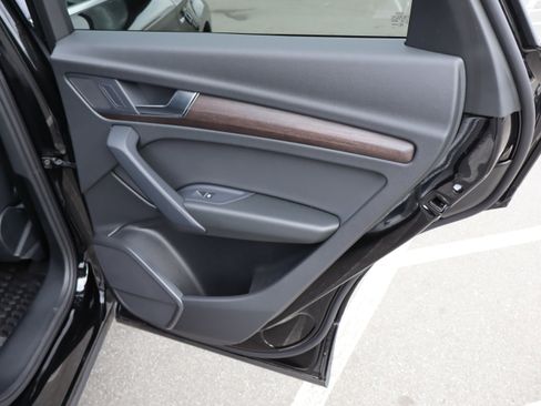 Used 2024 Audi Q5 e Premium image 34