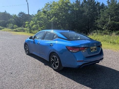 Used 2025 Nissan Sentra SV FWD image 3