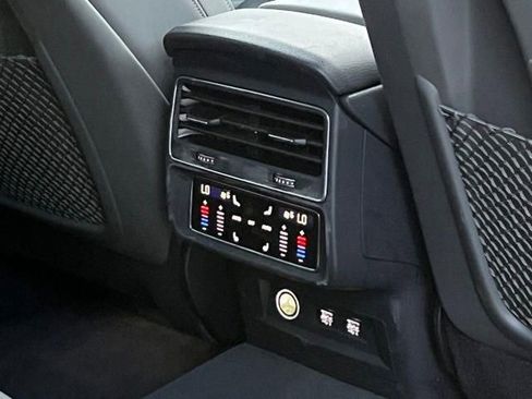 Used 2019 Audi Q8 Prestige AWD/4WD image 25