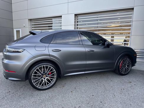 Used 2022 Porsche Cayenne GTS AWD/4WD image 7