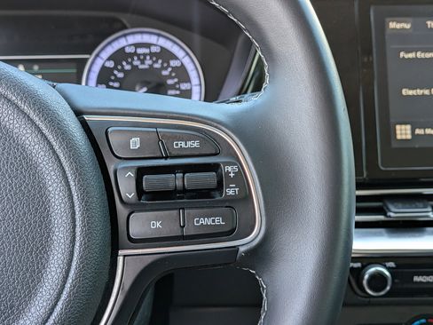 Used 2021 Kia Niro LXS image 26