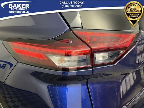 Used 2024 Nissan Rogue SV image 35