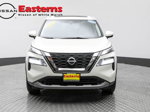 Used 2022 Nissan Rogue SV w/ SV Premium Package image 3
