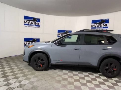 Used 2025 Nissan Rogue SV AWD/4WD image 7