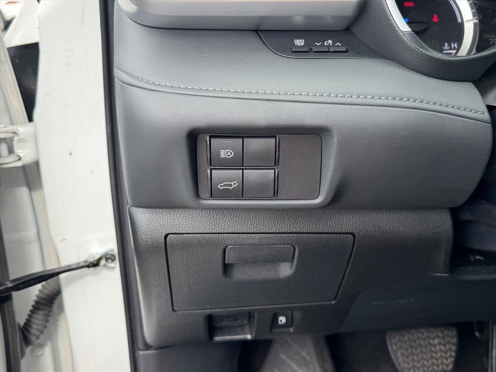 Used 2023 Toyota Highlander XLE FWD image 23
