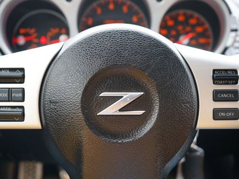 Used 2006 Nissan 350Z Touring w/ (N93) Cargo Convenience Pkg image 18