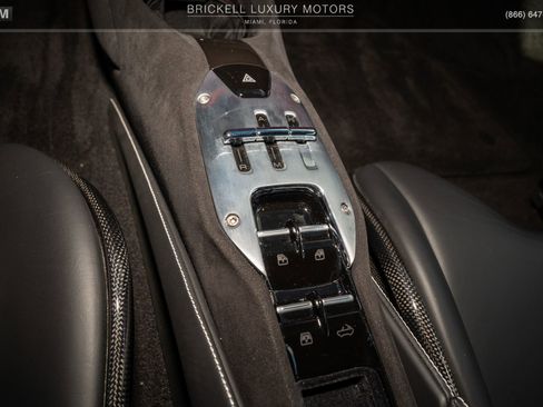 Used 2022 Ferrari SF90 Spider image 19