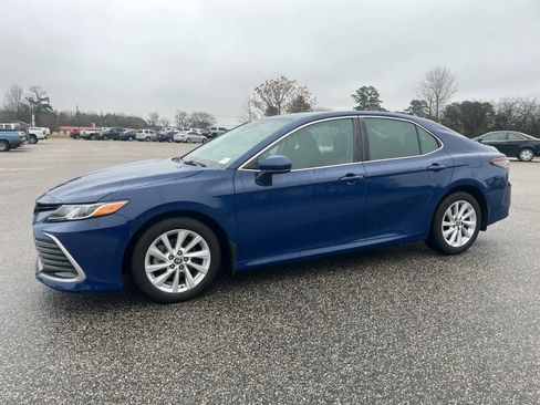 Used 2023 Toyota Camry LE image 3