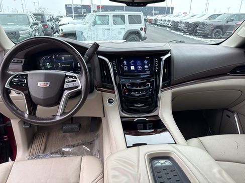 Used 2016 Cadillac Escalade Luxury image 17
