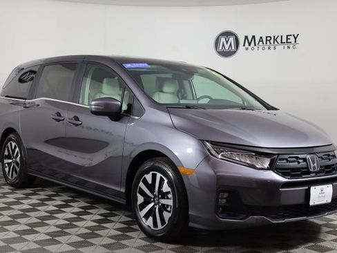Certified 2026 Honda Odyssey EX-L image 1