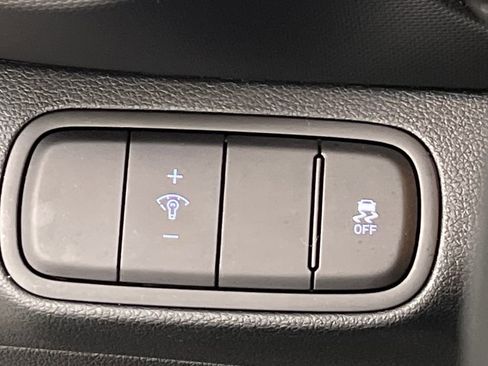 Used 2025 Hyundai Venue SEL FWD image 37