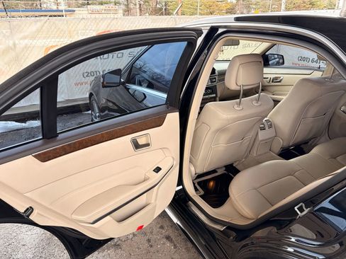 Used 2014 Mercedes-Benz E 350 4MATIC Sedan image 17