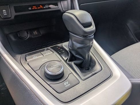Certified 2025 Toyota RAV4 LE AWD/4WD image 31