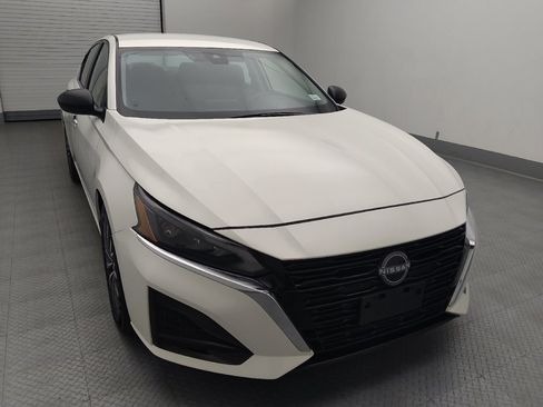 Used 2025 Nissan Altima 2.5 SV FWD image 14