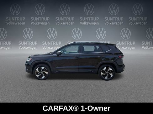 Used 2025 Volkswagen Taos SE w/ Panoramic Sunroof Package AWD/4WD image 4