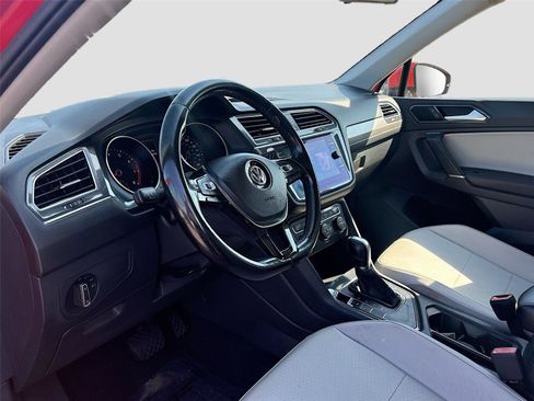 Used 2018 Volkswagen Tiguan SE image 9
