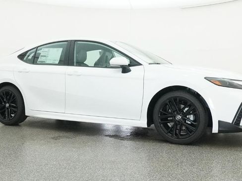 Used 2026 Toyota Camry SE FWD image 38