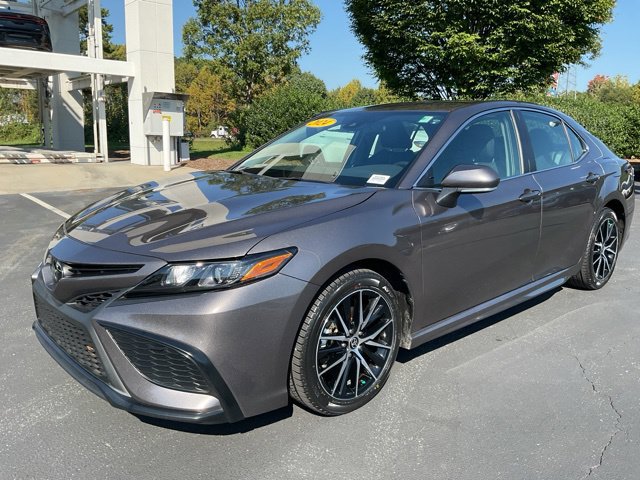 Used 2024 Toyota Camry SE FWD image 2