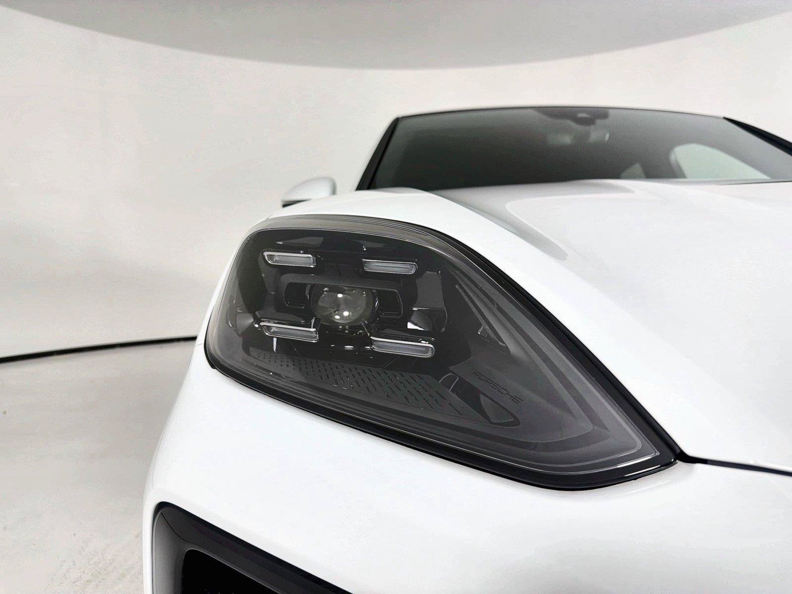 Certified 2024 Porsche Cayenne Coupe AWD/4WD image 24