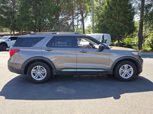 Used 2021 Ford Explorer XLT w/ Equipment Group 202A RWD image 16