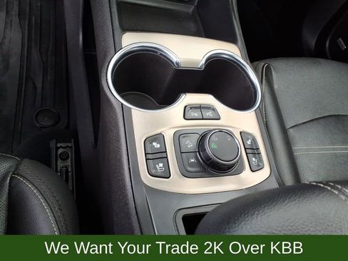 Used 2024 GMC Terrain Denali w/ Black Diamond Edition image 16