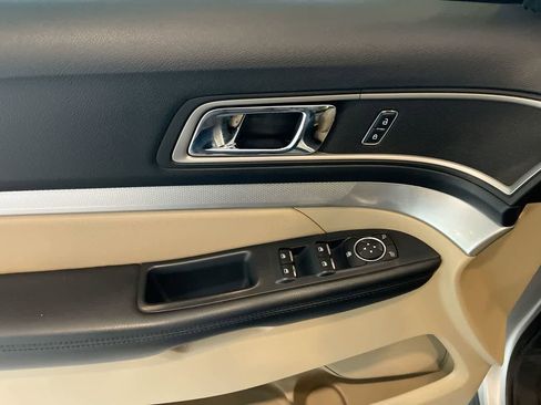 Used 2016 Ford Explorer XLT image 13