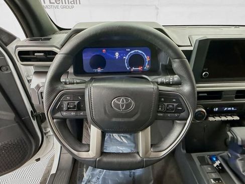 Used 2025 Toyota 4Runner TRD Off-Road AWD/4WD image 11