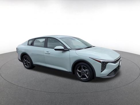 Used 2025 Kia K4 FWD image 2