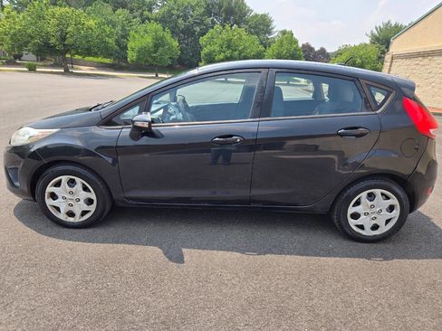 Used 2013 Ford Fiesta SE image 4