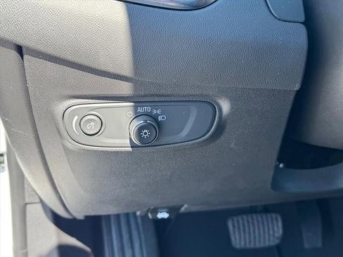 Used 2022 Chevrolet Equinox LT image 18