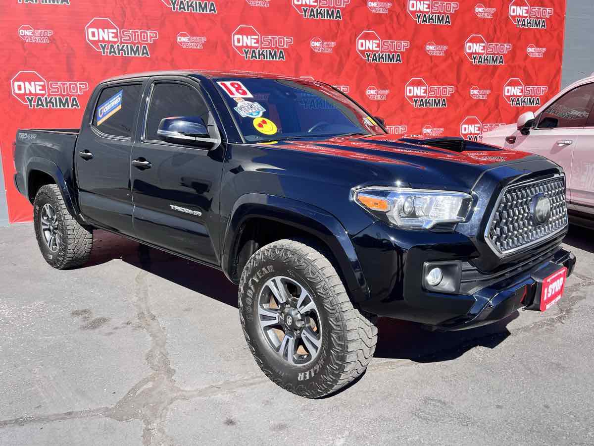 Used 2018 Toyota Tacoma TRD Sport AWD/4WD image 4
